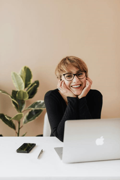 woman-at-desk